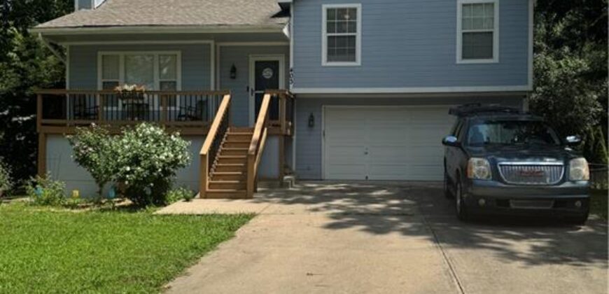403 Woodland Avenue, Smithville, MO 64089