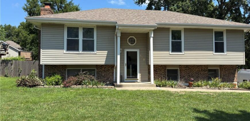 528 NE Karapat Drive, Kansas City, MO 64155