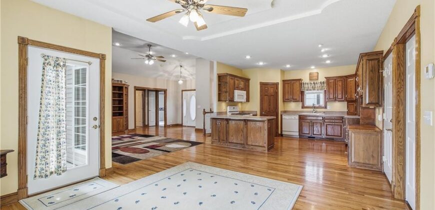 700 E 10th Street, Kearney, MO 64060