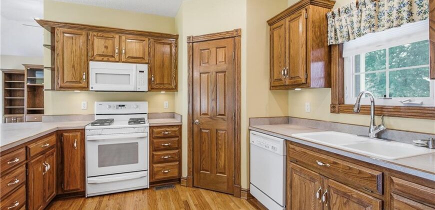 700 E 10th Street, Kearney, MO 64060