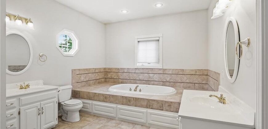 700 E 10th Street, Kearney, MO 64060