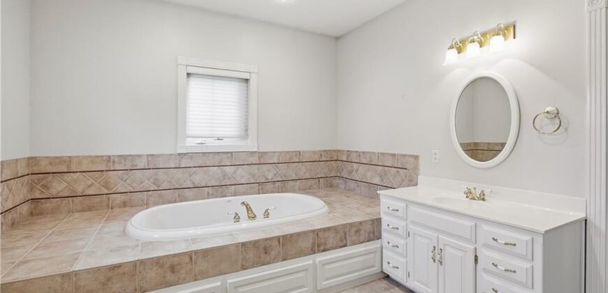 700 E 10th Street, Kearney, MO 64060