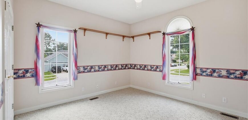 700 E 10th Street, Kearney, MO 64060