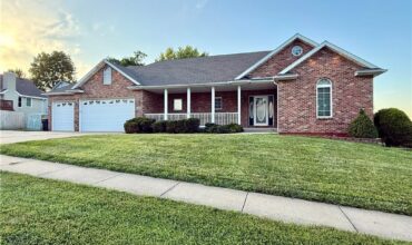700 E 10th Street, Kearney, MO 64060