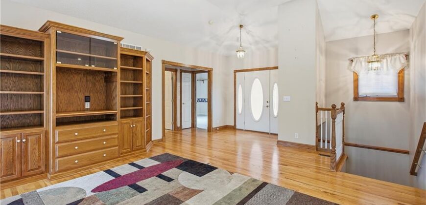 700 E 10th Street, Kearney, MO 64060