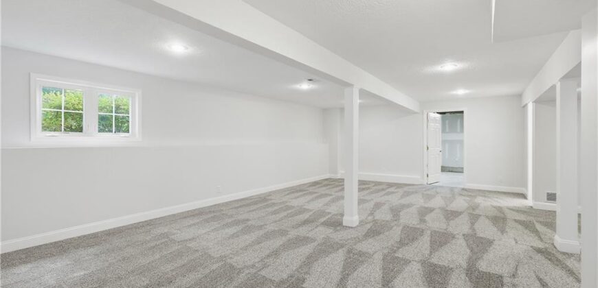 700 E 10th Street, Kearney, MO 64060