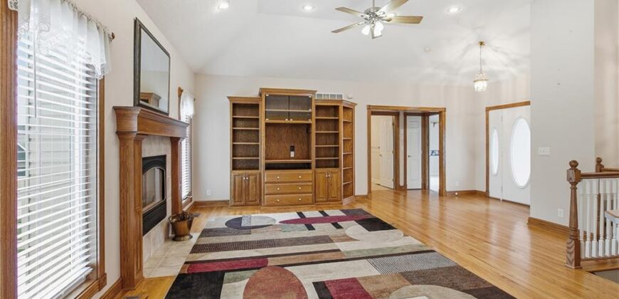 700 E 10th Street, Kearney, MO 64060