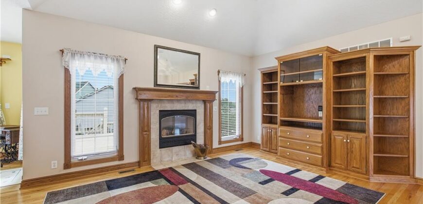 700 E 10th Street, Kearney, MO 64060