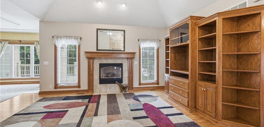 700 E 10th Street, Kearney, MO 64060