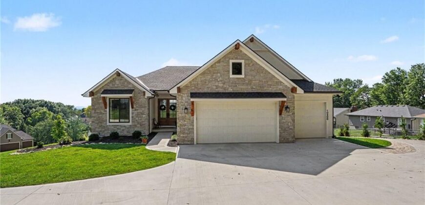 10200 River Hills Drive, Parkville, MO 64152