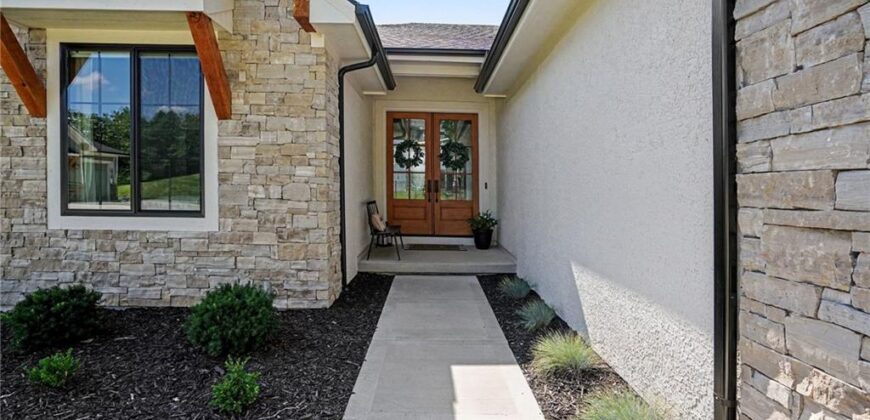10200 River Hills Drive, Parkville, MO 64152
