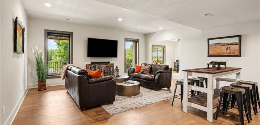 10200 River Hills Drive, Parkville, MO 64152