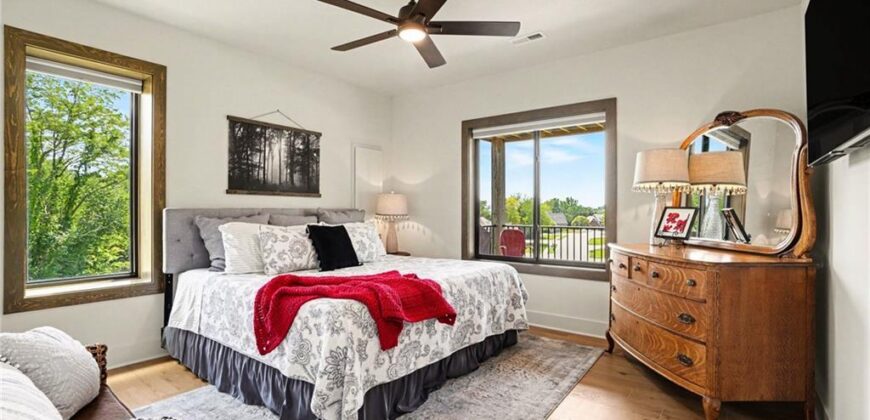 10200 River Hills Drive, Parkville, MO 64152