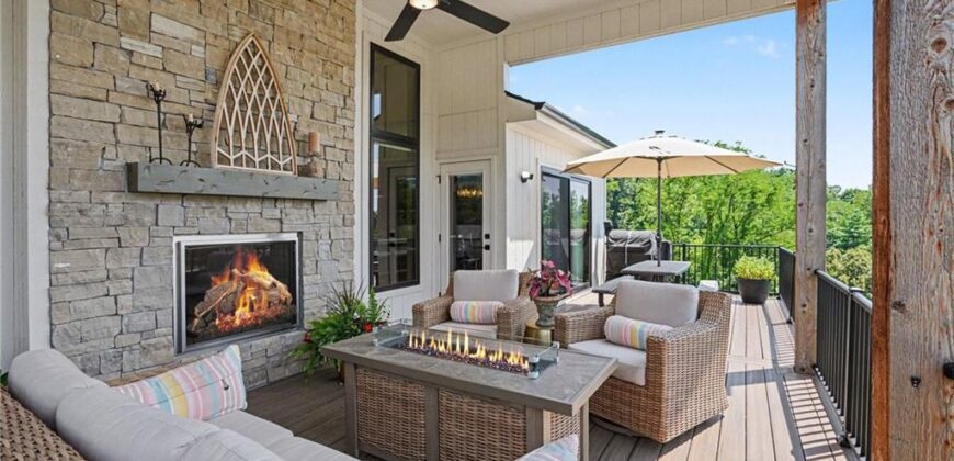 10200 River Hills Drive, Parkville, MO 64152