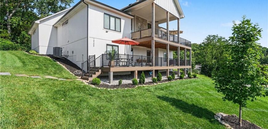 10200 River Hills Drive, Parkville, MO 64152
