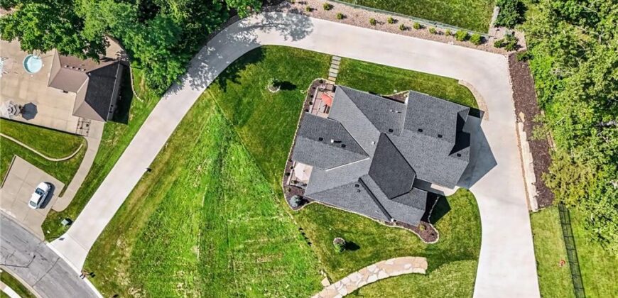 10200 River Hills Drive, Parkville, MO 64152