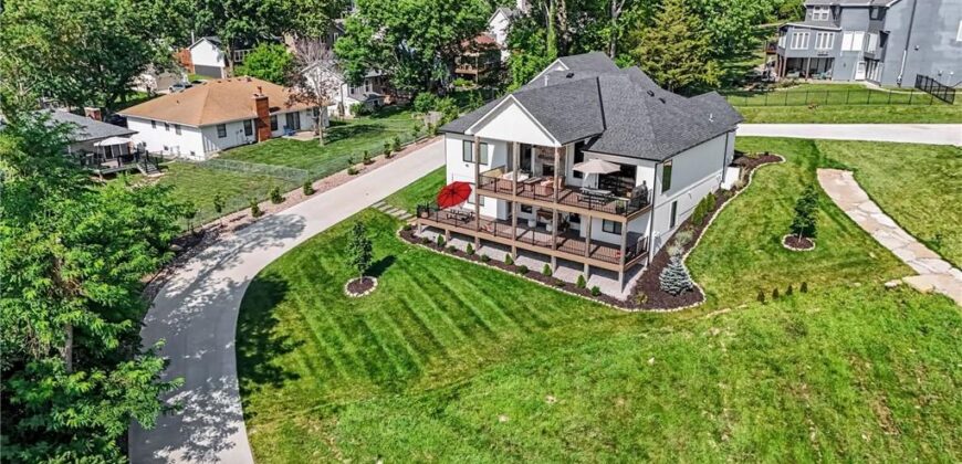 10200 River Hills Drive, Parkville, MO 64152