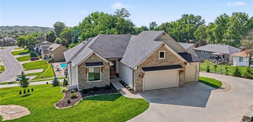 10200 River Hills Drive, Parkville, MO 64152
