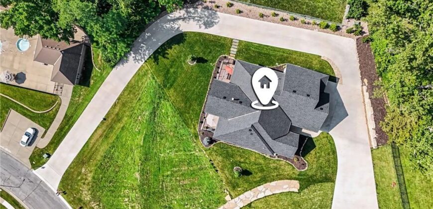10200 River Hills Drive, Parkville, MO 64152