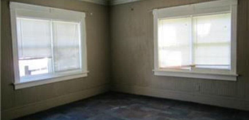 203 E Pine Street, Liberty, MO 64068