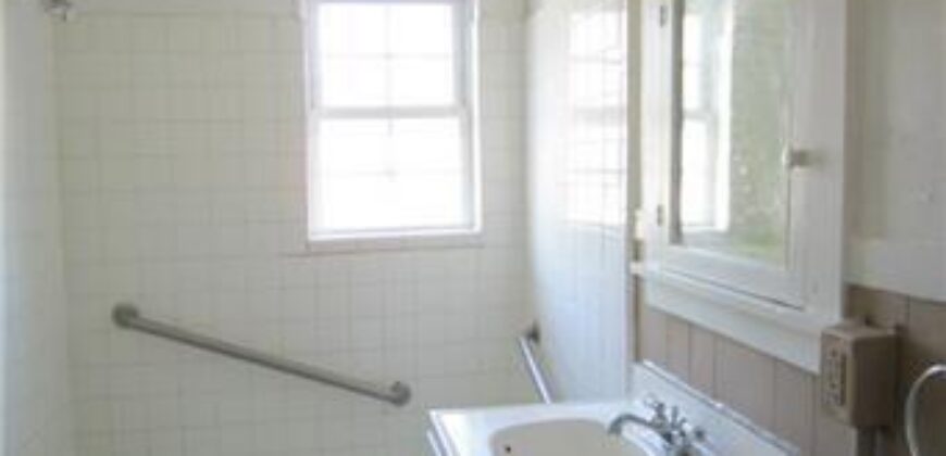 203 E Pine Street, Liberty, MO 64068