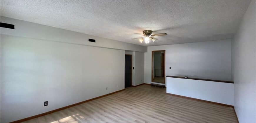 416 N US 169 Highway, Smithville, MO 64089