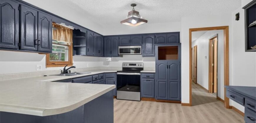 416 N US 169 Highway, Smithville, MO 64089