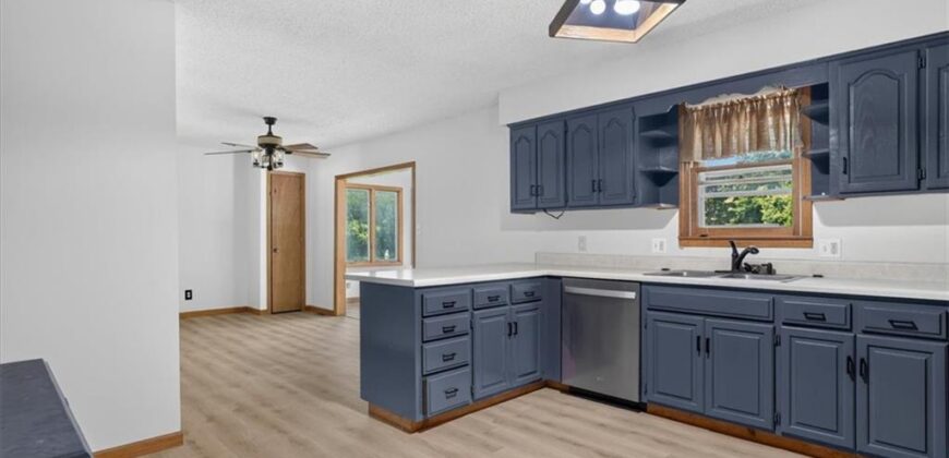 416 N US 169 Highway, Smithville, MO 64089