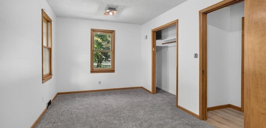 416 N US 169 Highway, Smithville, MO 64089