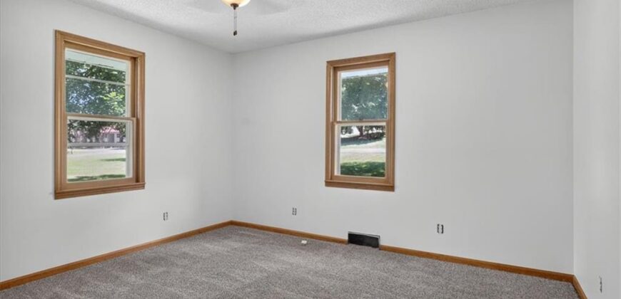 416 N US 169 Highway, Smithville, MO 64089