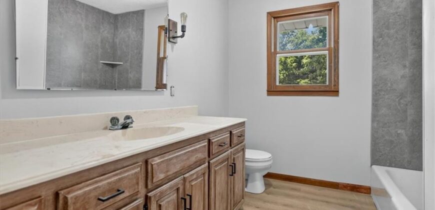 416 N US 169 Highway, Smithville, MO 64089