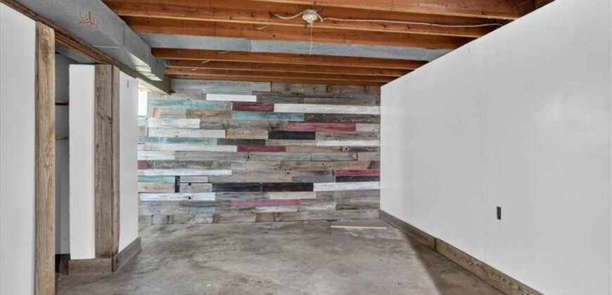 416 N US 169 Highway, Smithville, MO 64089