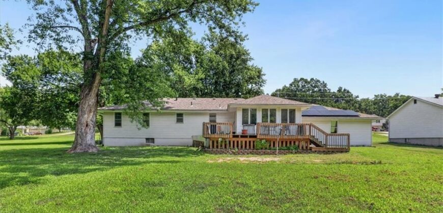 416 N US 169 Highway, Smithville, MO 64089