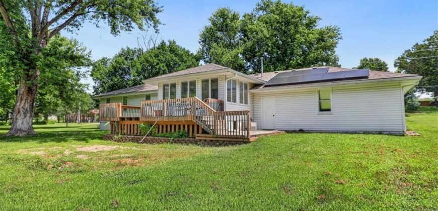 416 N US 169 Highway, Smithville, MO 64089