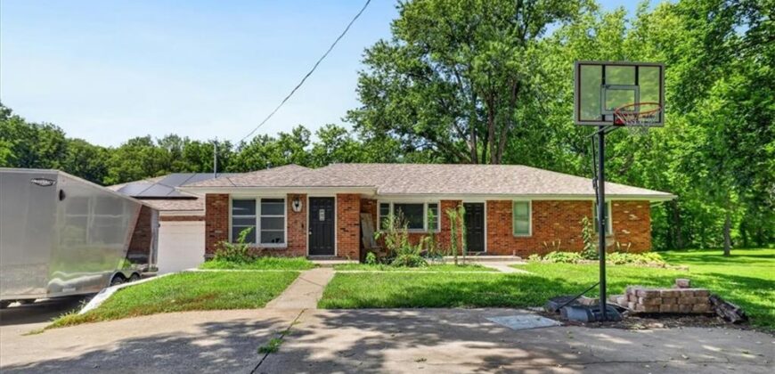 416 N US 169 Highway, Smithville, MO 64089