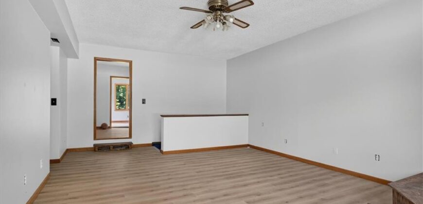416 N US 169 Highway, Smithville, MO 64089
