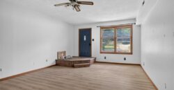 416 N US 169 Highway, Smithville, MO 64089