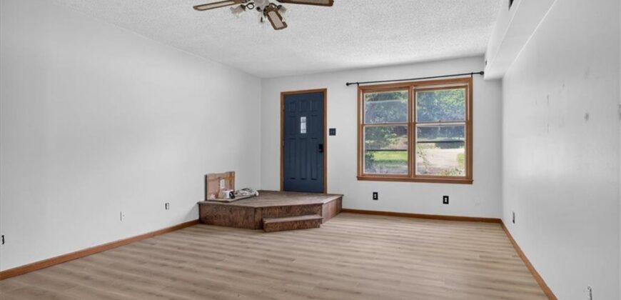416 N US 169 Highway, Smithville, MO 64089