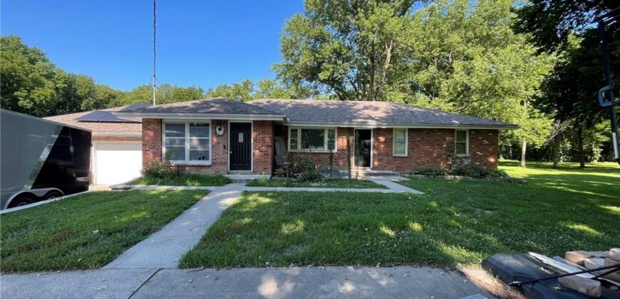 416 N US 169 Highway, Smithville, MO 64089