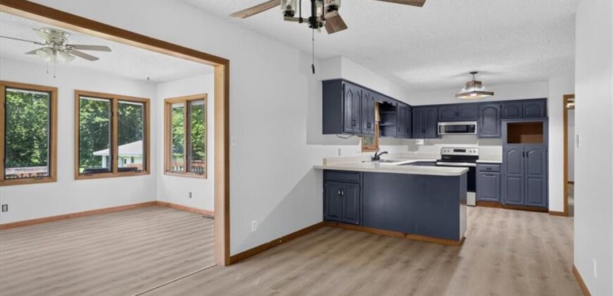 416 N US 169 Highway, Smithville, MO 64089