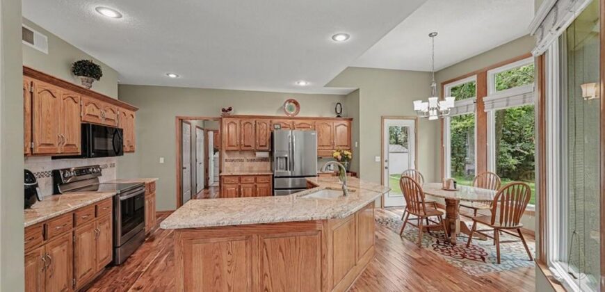 7805 N Rhode Avenue, Kansas City, MO 64152