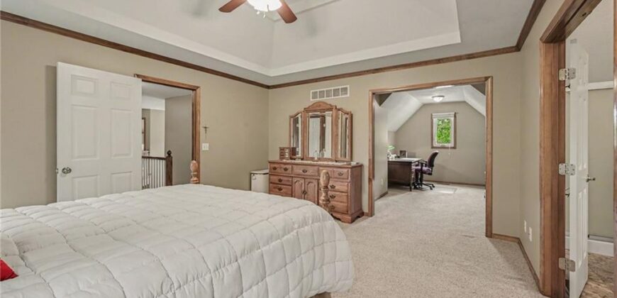 7805 N Rhode Avenue, Kansas City, MO 64152