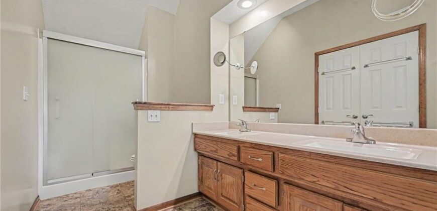 7805 N Rhode Avenue, Kansas City, MO 64152