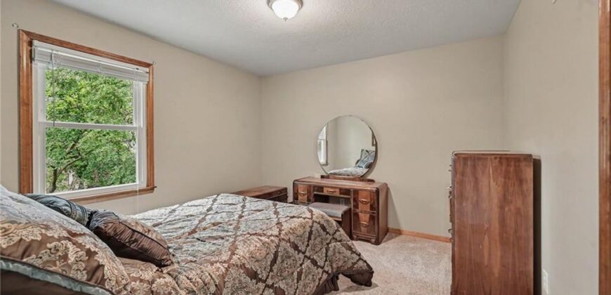7805 N Rhode Avenue, Kansas City, MO 64152