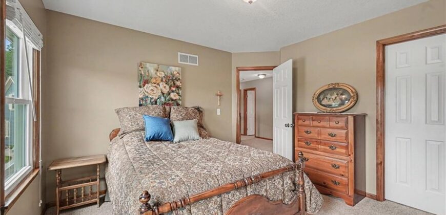 7805 N Rhode Avenue, Kansas City, MO 64152