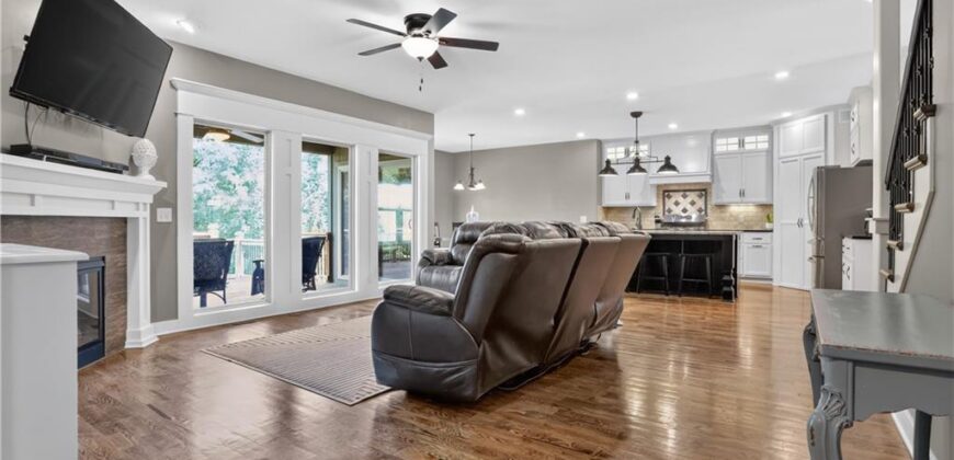 9220 N Dawn Avenue, Kansas City, MO 64154
