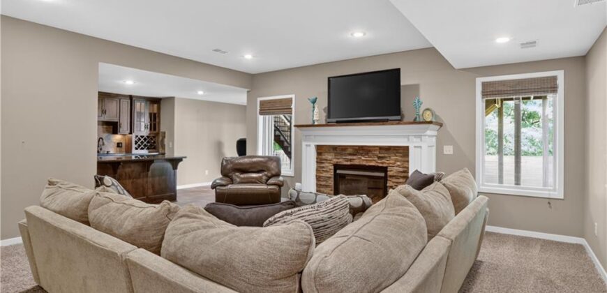 9220 N Dawn Avenue, Kansas City, MO 64154