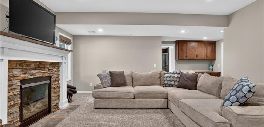 9220 N Dawn Avenue, Kansas City, MO 64154