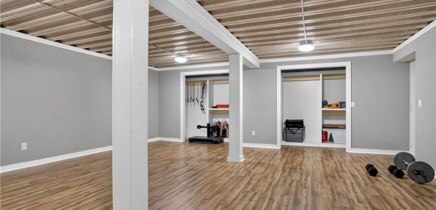 9220 N Dawn Avenue, Kansas City, MO 64154