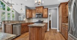 8101 Park View Drive, Parkville, MO 64152